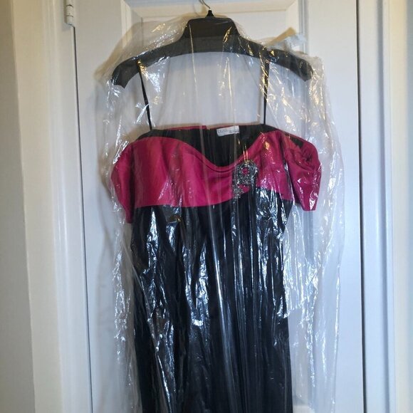 Ideas by Barbara Gown Style #: 5873 Black/Pink Size M NWT - Picture 8 of 16